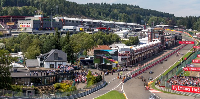 Formula One World Championship 2015, Round 11, Belgian Grand Prix, Francorchamps, Belgium, Sunday 23 August 2015 - Lewis Hamilton (GBR) Mercedes AMG F1 W06 leads at the start of the race.